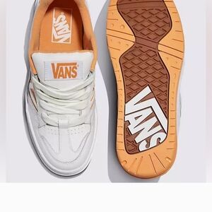 NIB Vans Upland Lace Up Tennis Shoe Sneakers 90s Retro Orange White Unisex